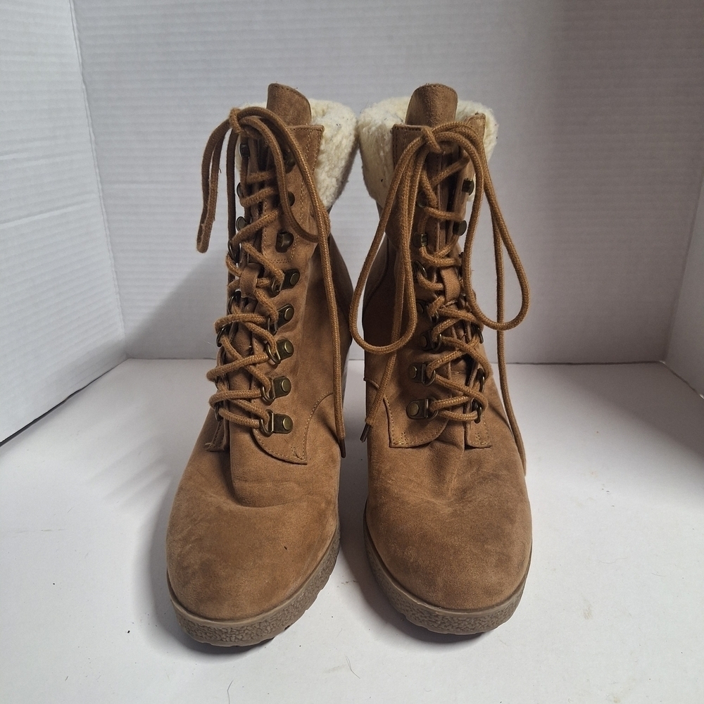 Brash Tan Lace-Up Boots with Fur Lining